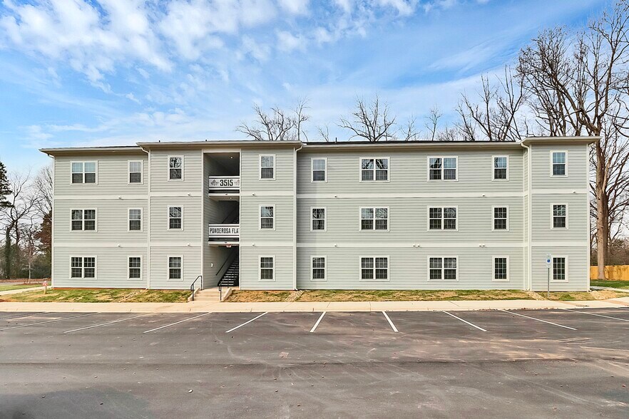 3515 Markland Dr, Charlotte, NC à vendre - Photo du bâtiment - Image 2 de 9