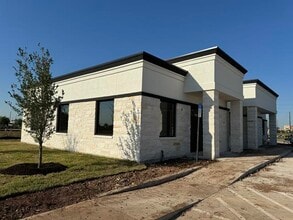 5501 Cabrera Dr, Sugar Land, TX for lease Building Photo- Image 2 of 8