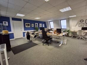 18 Grove Pl, Bedford à louer Photo intérieure- Image 2 de 7