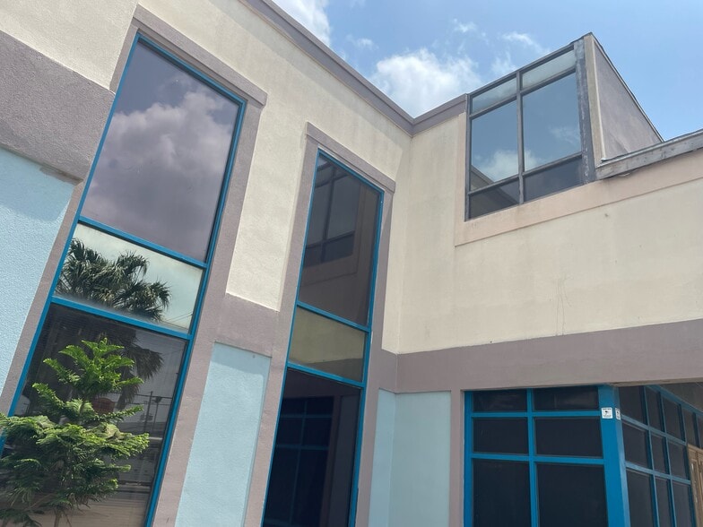 908 Paredes Line Rd, Brownsville, TX for lease - Building Photo - Image 3 of 29