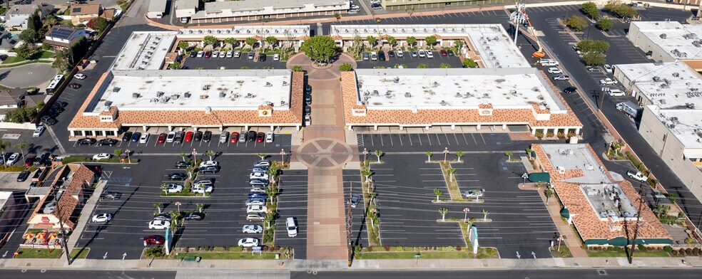 1948-1988 N Tustin St, Orange, CA à louer - Photo du bâtiment - Image 1 de 3