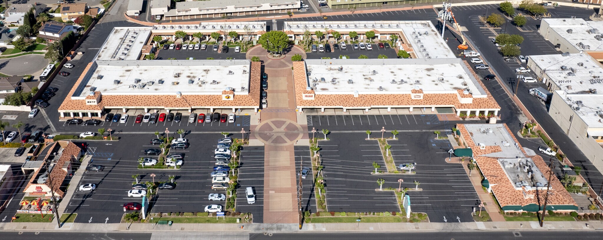 1948-1988 N Tustin St, Orange, CA à louer Photo du bâtiment- Image 1 de 4