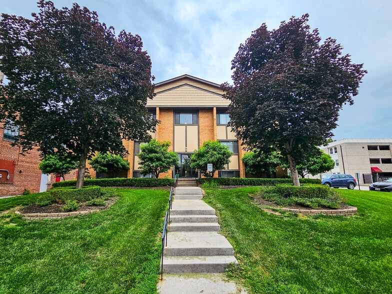 218 S 38th St, Omaha, NE for sale - Building Photo - Image 3 of 9