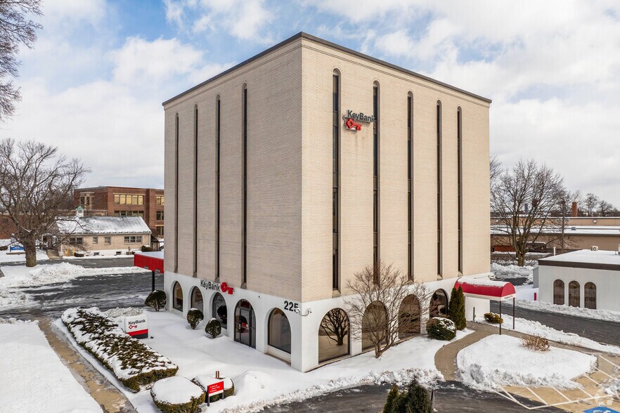 225 Park St, West Springfield, MA for sale - Building Photo - Image 2 of 15