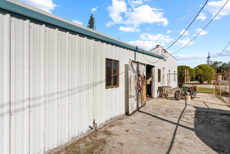 6600 Haines Rd N, Saint Petersburg, FL à vendre - Photo du bâtiment - Image 3 de 13