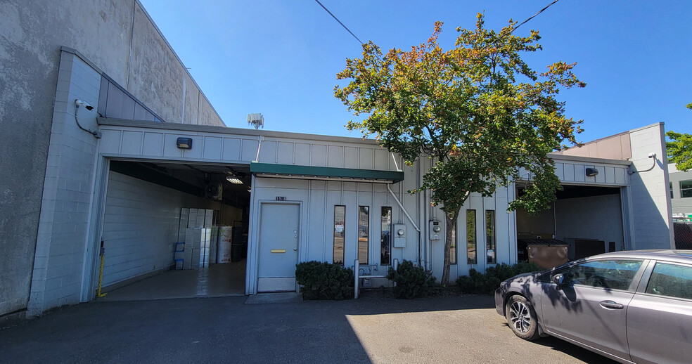 1904-1908 SE Pershing st, Portland, OR for lease - Building Photo - Image 2 of 4