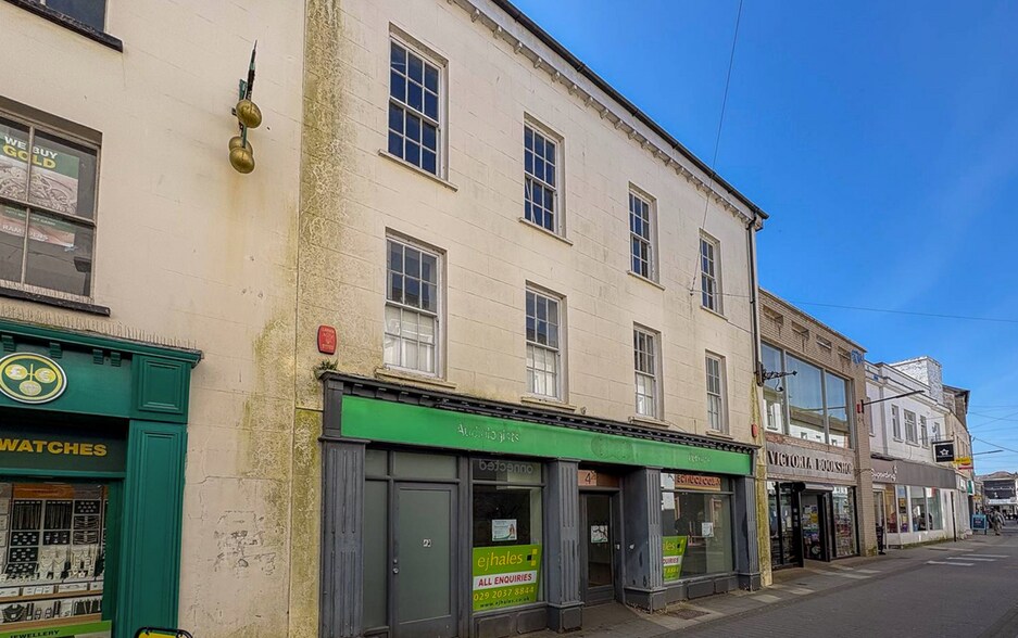 4 Bridge St, Haverfordwest à louer - Photo du bâtiment - Image 2 de 2