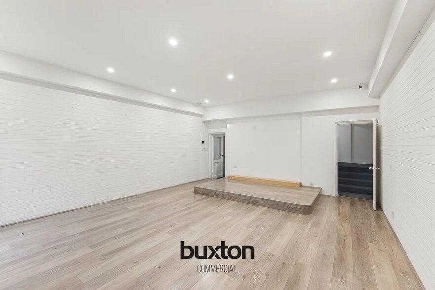306 Stephensons Rd, Mount Waverley for sale - Interior Photo - Image 3 of 12