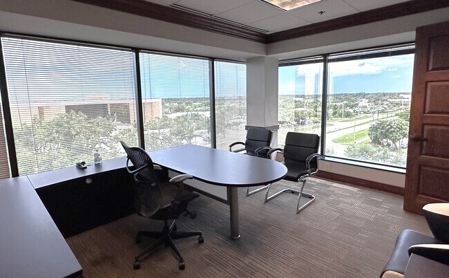 Plus de détails pour 18501 Murdock Cir, Port Charlotte, FL - Bureau, Bureau/Médical à louer