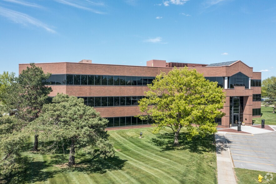 4601 Westown Pky, West Des Moines, IA à louer - Photo du bâtiment - Image 3 de 13