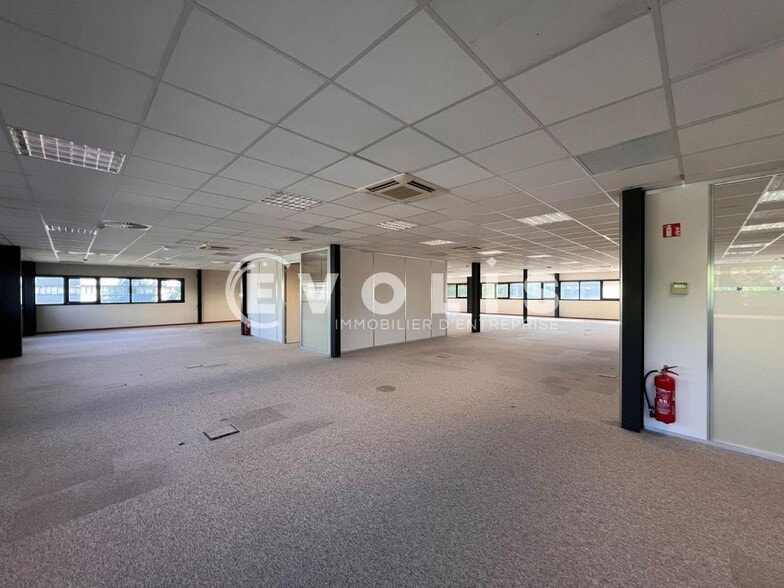 3 Allée Pierre-Gilles De Gennes, Mérignac for lease - Interior Photo - Image 3 of 7