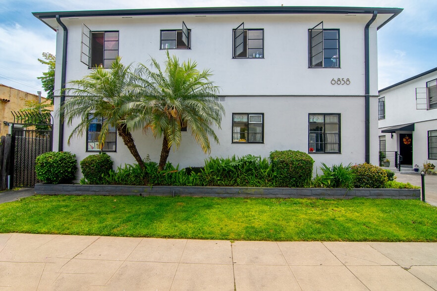 6858-6860 DeLongpre Ave, Los Angeles, CA for sale - Building Photo - Image 2 of 12