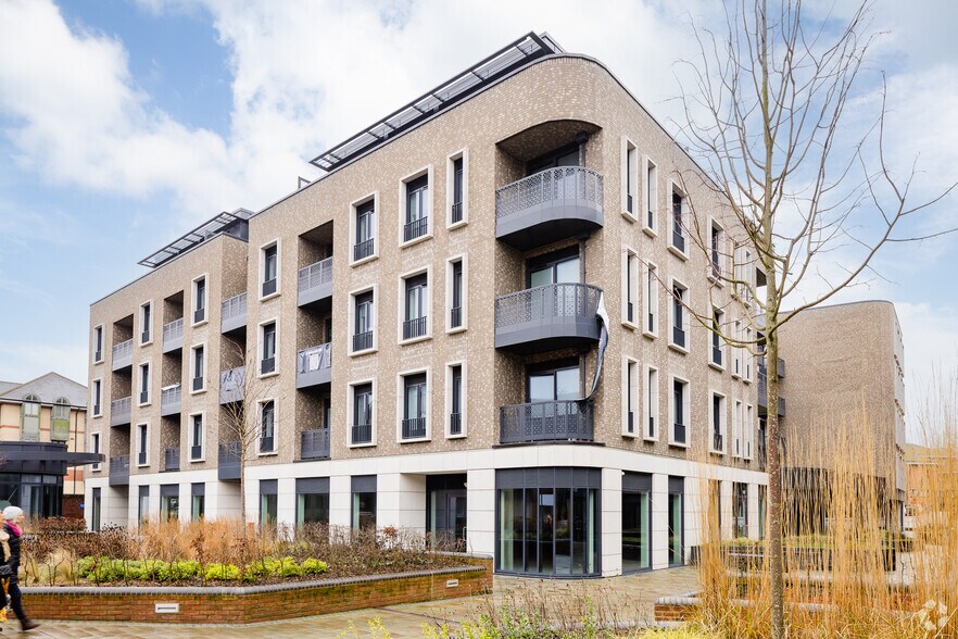 Bricket Rd, St Albans à louer - Photo principale - Image 2 de 2