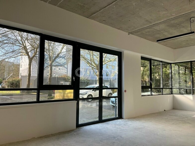 1 Boulevard Des Chênes, Guyancourt for lease - Interior Photo - Image 2 of 7