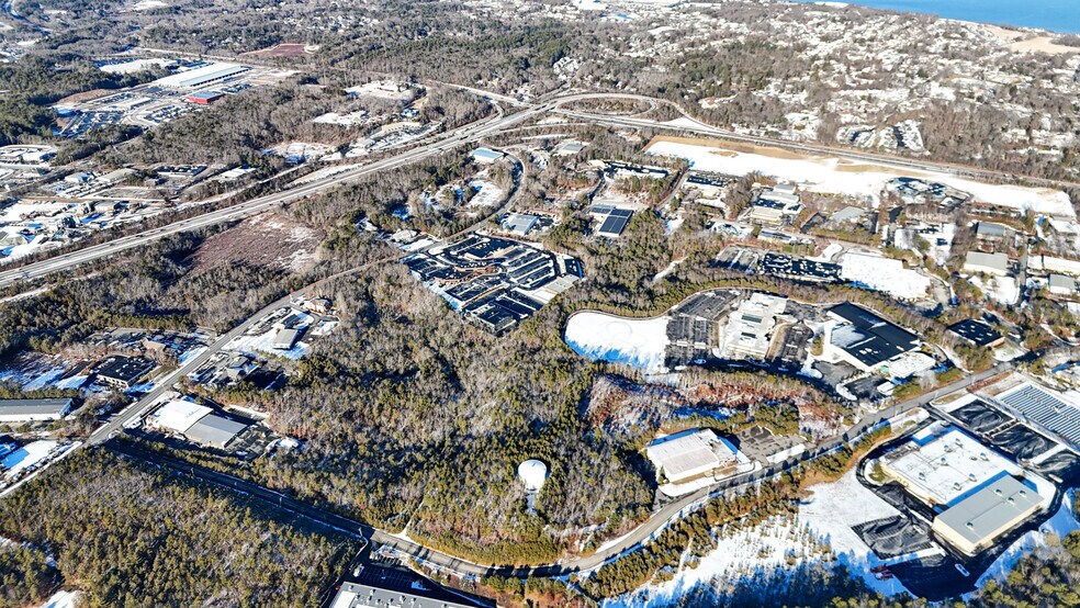 99 Armstrong Rd, Plymouth, MA à vendre - Photo du bâtiment - Image 3 de 3