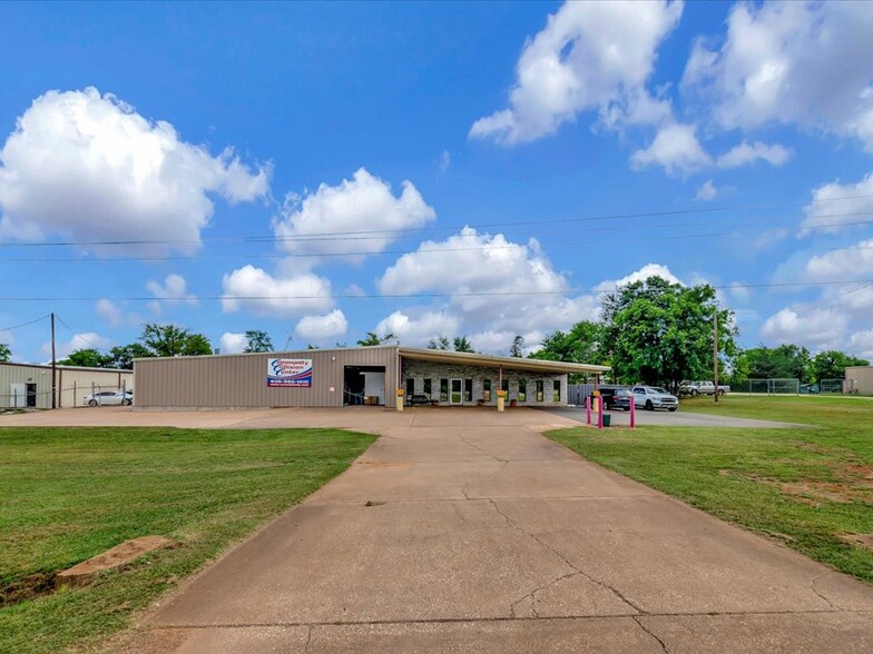 2220 N Stallings Dr, Nacogdoches, TX à vendre - Photo principale - Image 1 de 26