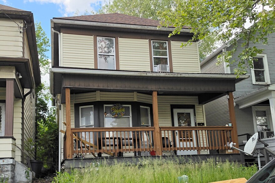 Lawson Portfolio portfolio of 2 properties for sale on LoopNet.ca - Building Photo - Image 3 of 11