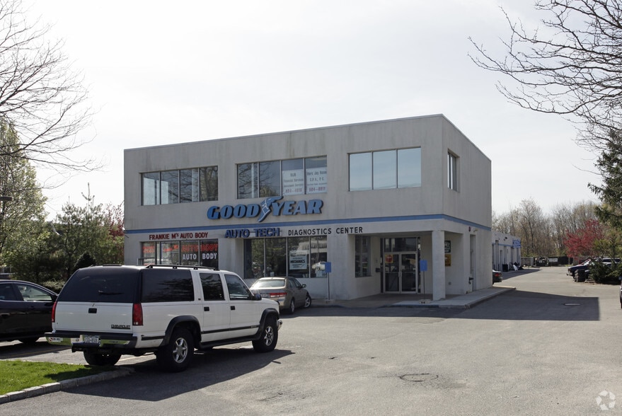 610 Middle Country Rd, Saint James, NY for lease - Building Photo - Image 2 of 19