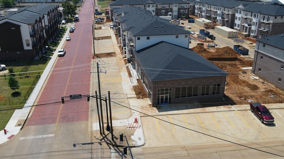 525 W Erwin St, Tyler, TX à louer - Photo du bâtiment - Image 3 de 17