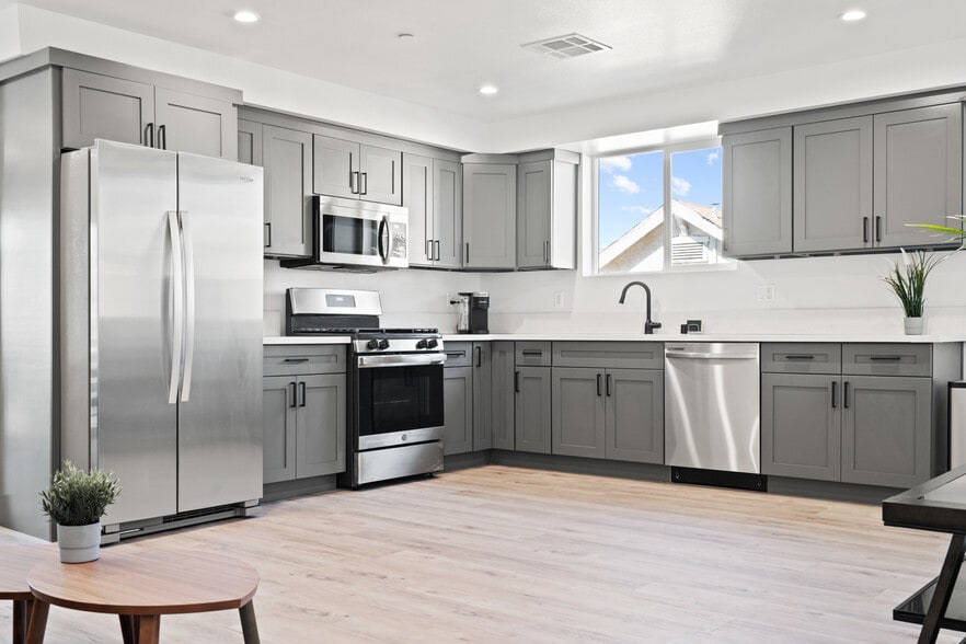 310 S Breed St, Los Angeles, CA for sale - Building Photo - Image 3 of 33