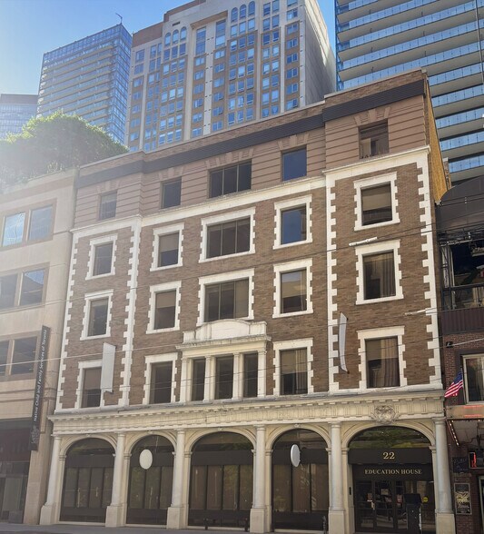 22 College St, Toronto, ON à louer - Photo du bâtiment - Image 3 de 3