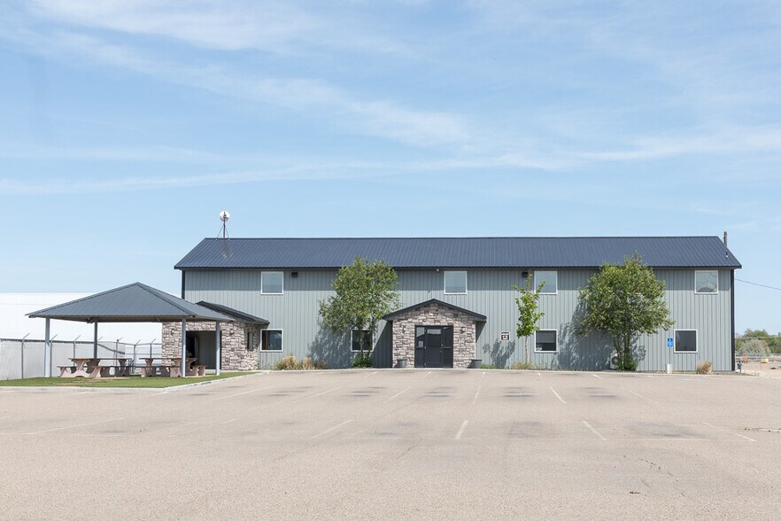Pinnacle and Tele-mate Buildings portefeuille de 3 propriétés à vendre sur LoopNet.ca - Photo du bâtiment - Image 3 de 107