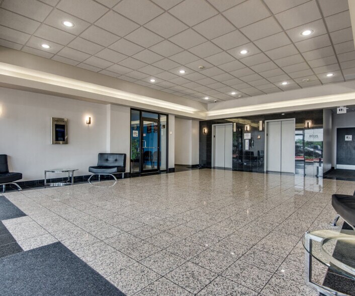 8035 E R L Thornton Fwy, Dallas, TX à louer - Hall d’entrée - Image 2 de 5