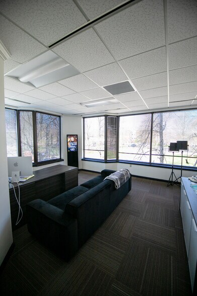 5121 Maryland Way, Brentwood, TN à vendre - Photo du bâtiment - Image 3 de 12