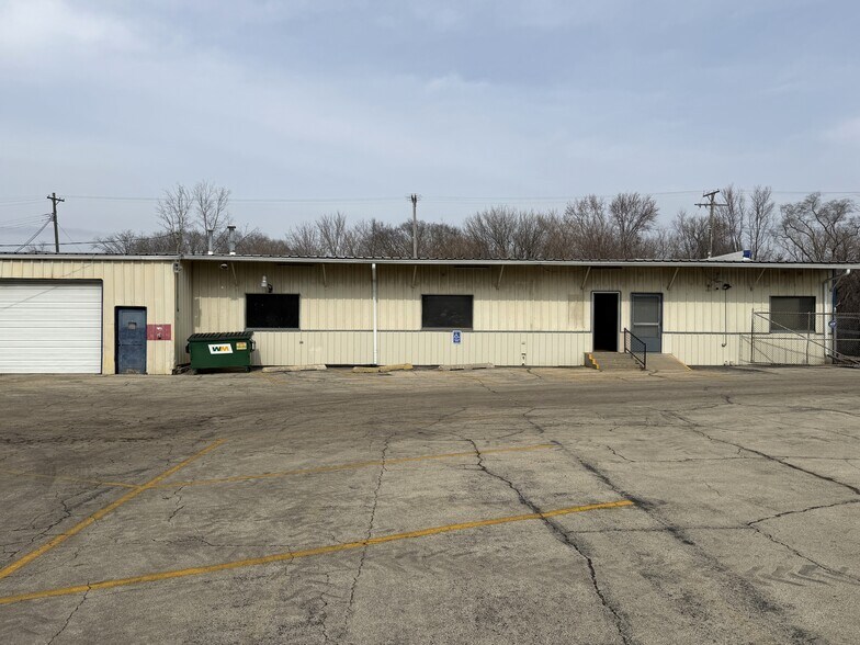 1921 Broadway, Rockford, IL for sale - Building Photo - Image 2 of 14
