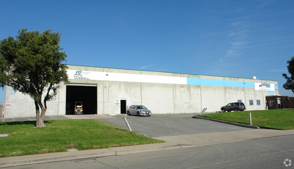 1355 Burton Ave, Salinas, CA à louer - Photo du bâtiment - Image 2 de 3