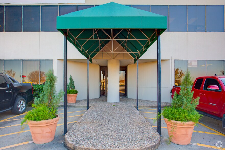 20501 Katy Fwy, Katy, TX à louer - Photo du bâtiment - Image 2 de 11