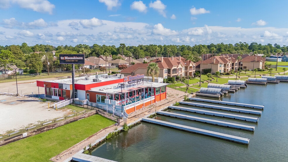 15659 Marina Dr, Montgomery, TX for lease - Primary Photo - Image 1 of 12