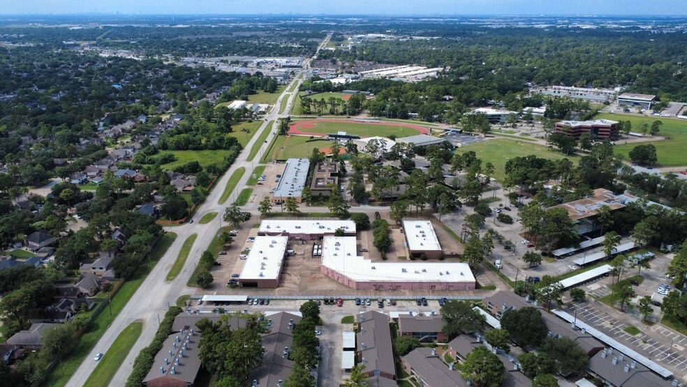 14503 Bammel North Houston Rd, Houston, TX à louer - Photo du bâtiment - Image 3 de 9