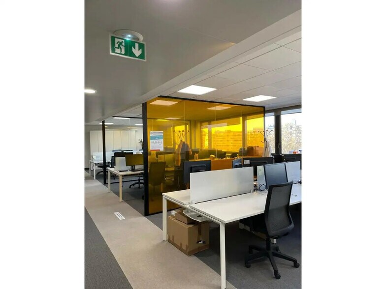 58 Boulevard Gouvion-Saint-Cyr, Paris for lease - Interior Photo - Image 3 of 14