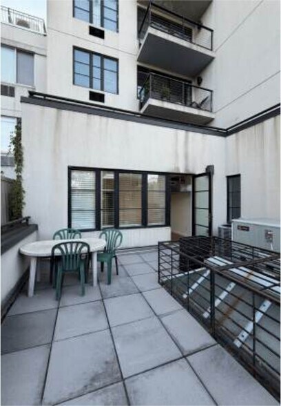 527 Court St, Brooklyn, NY à louer - Photo du bâtiment - Image 3 de 9