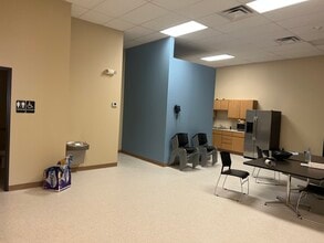 1825-1847 NW Vivion Rd, Kansas City, MO for lease Interior Photo- Image 1 of 4