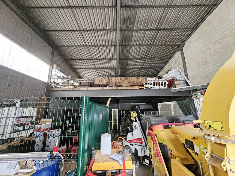 Flex in Champigny-sur-Marne for lease - Interior Photo - Image 2 of 17