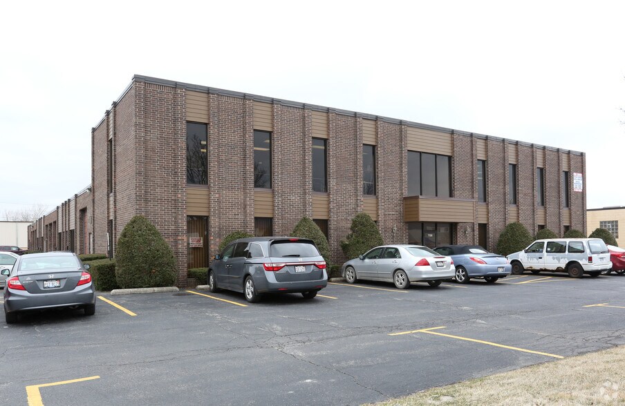 710-720 Industrial Dr, Bensenville, IL à louer - Photo du bâtiment - Image 1 de 2