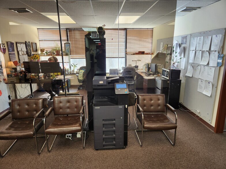 5155 59th Pl, Woodside, NY à vendre - Photo du bâtiment - Image 3 de 7