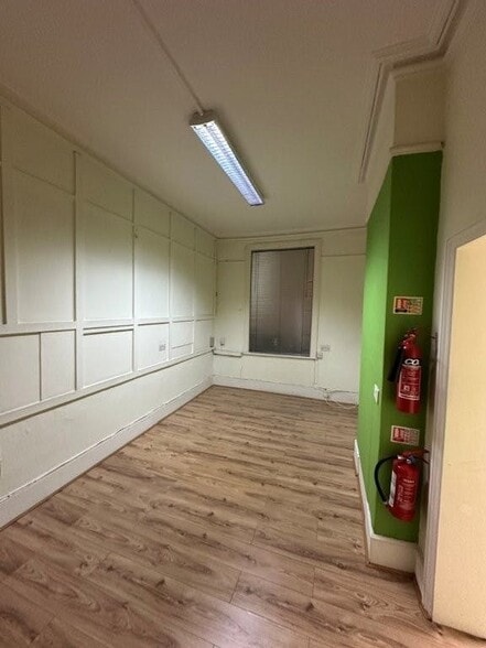 21 Victoria Rd, Surbiton for sale - Building Photo - Image 2 of 8