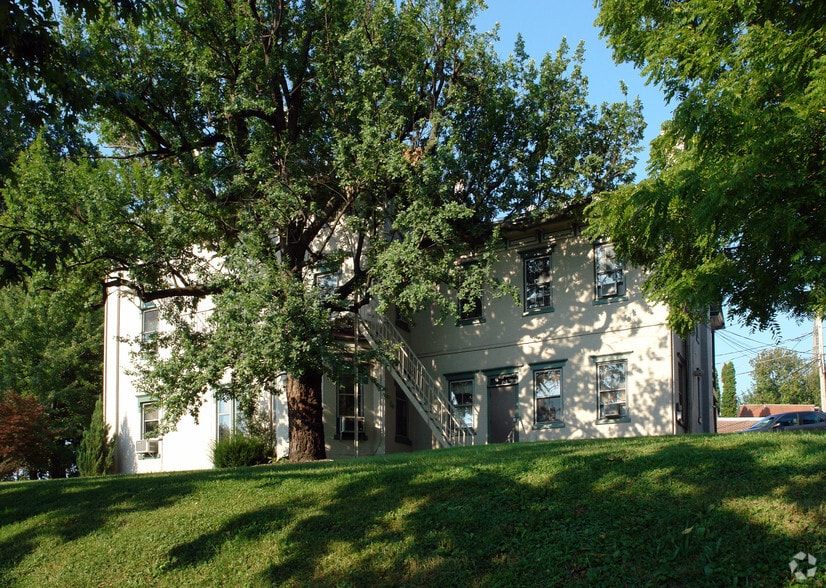 401-411 W Walnut St, Allentown, PA for lease - Building Photo - Image 2 of 10