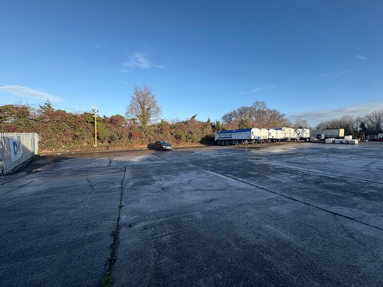 1-5 Link Rd, Westbury à louer - Photo du bâtiment - Image 3 de 3