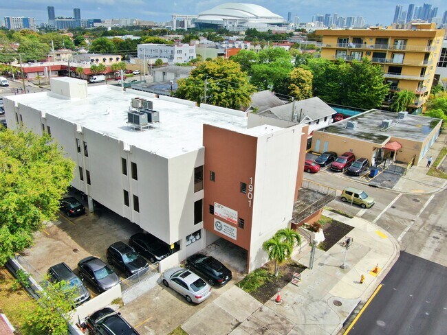 Plus de détails pour 1901 SW 1st St, Miami, FL - Bureau/Médical à louer