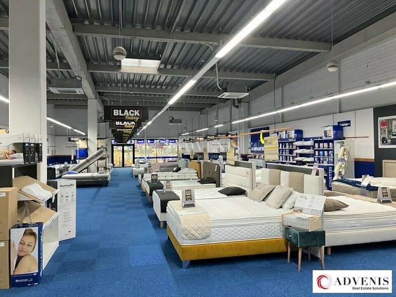 Retail in Saint-André-de-Cubzac for lease - Interior Photo - Image 3 of 10