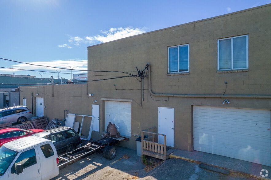 3624 Burnsland Rd SE, Calgary, AB for lease - Building Photo - Image 2 of 5