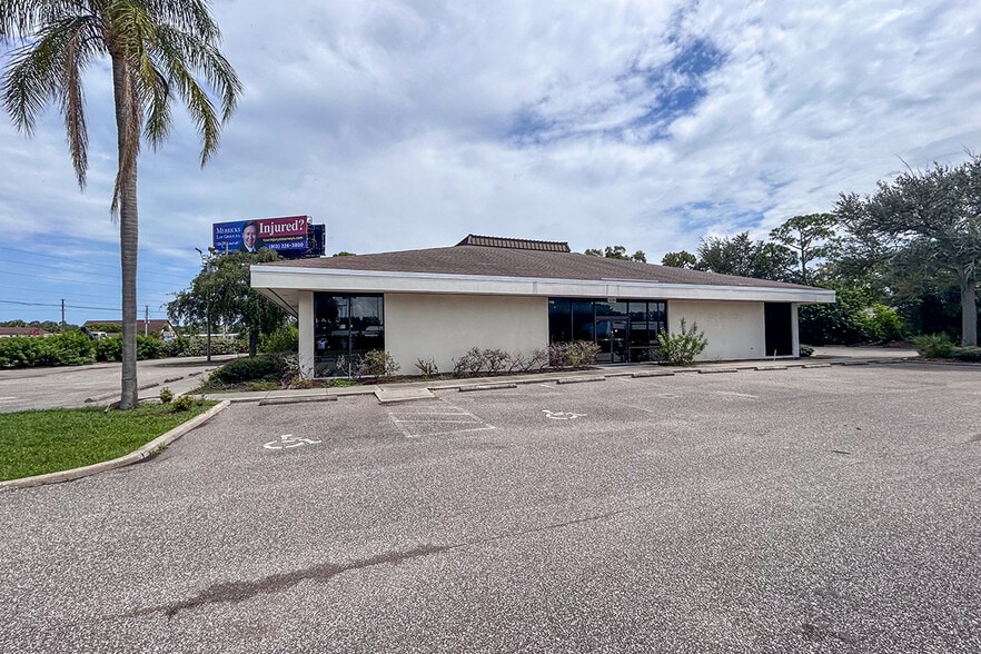 10290 Regency Park Blvd, Port Richey, FL for sale - Building Photo - Image 2 of 4