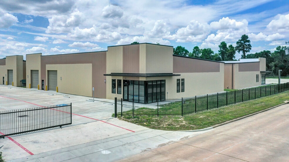 11811 Champion Forest Dr, Houston, TX for sale - Building Photo - Image 3 of 8