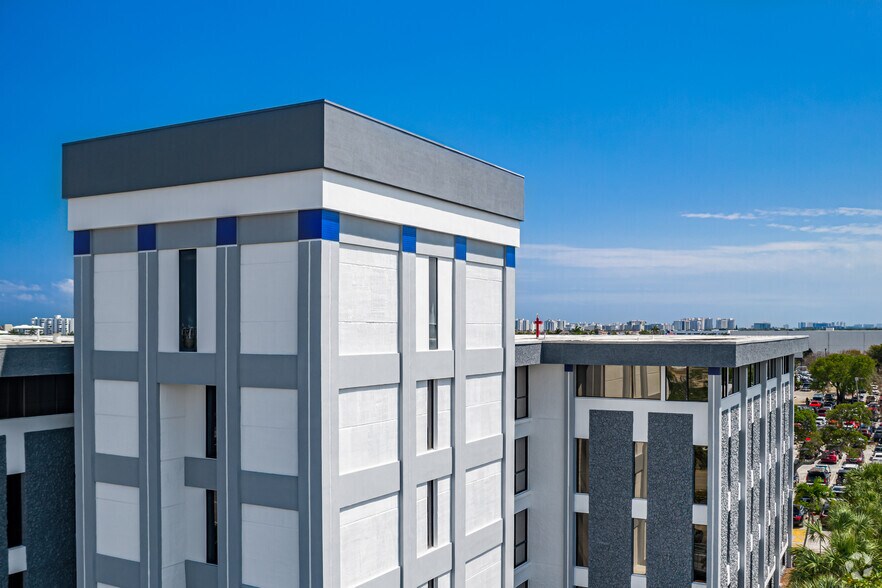 100 E Linton Blvd, Delray Beach, FL à louer - Photo du bâtiment - Image 2 de 8