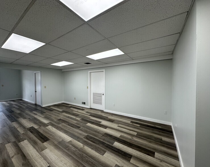 317 N Larch St, Lansing, MI à louer - Photo du bâtiment - Image 2 de 7