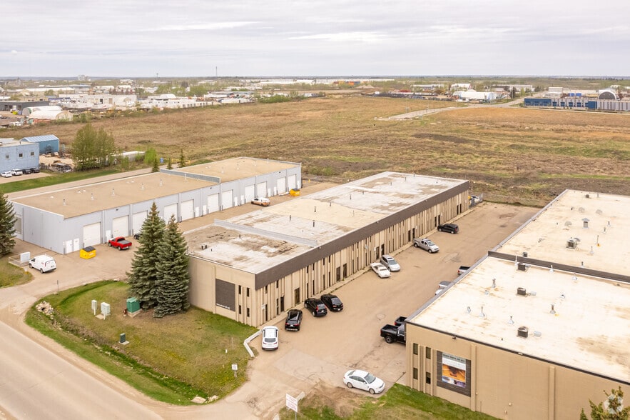20452 107th Ave NW, Edmonton, AB for sale - Aerial - Image 2 of 3